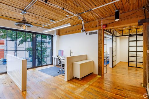 Creative Mezzanine Level Office | Pike Pine Corridor – photo 1