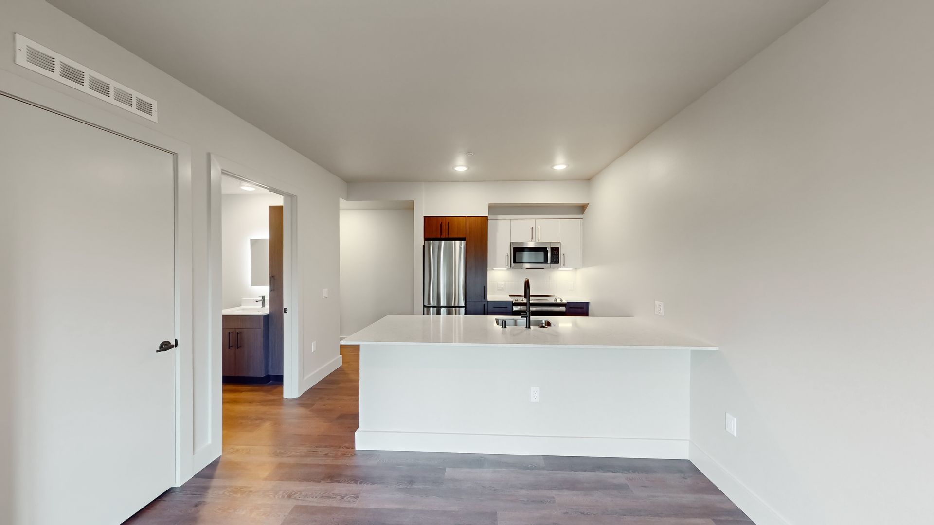 Seattle Apartment: 555 15th AVE E
