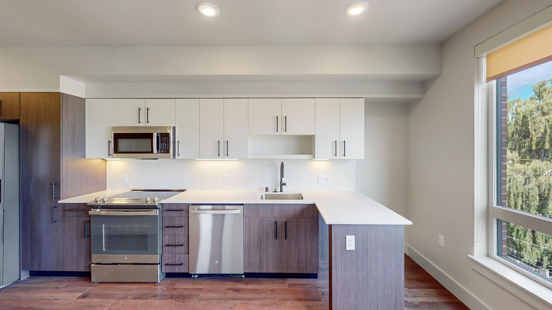 Seattle Apartment: 555 15th AVE E
