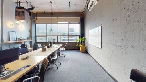 Top Floor Office With Stellar Views – photo 1