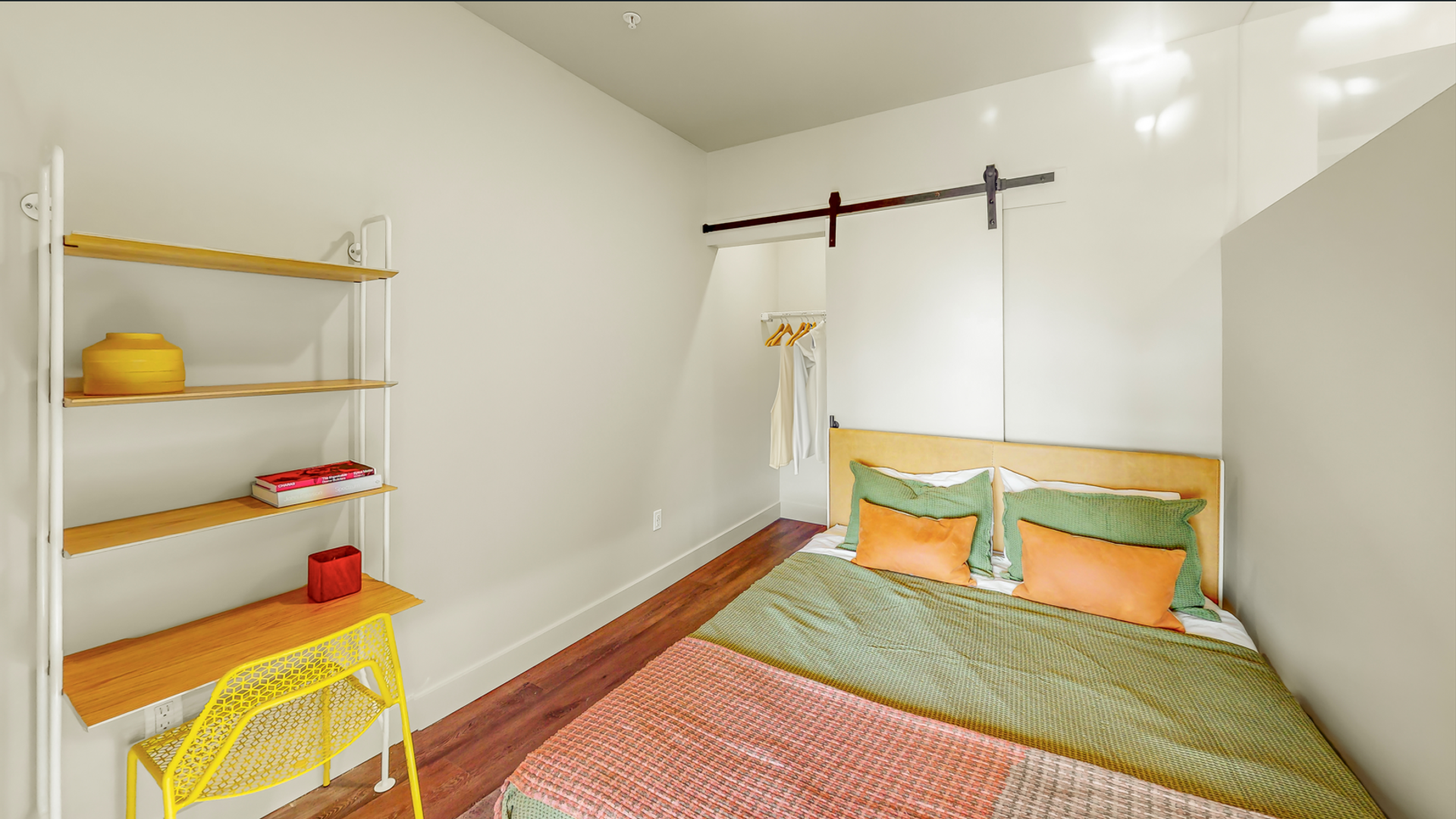 Seattle Apartment: 555 15th AVE E