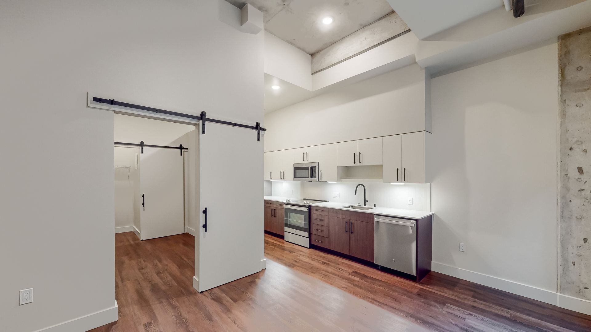 Seattle Apartment: 555 15th AVE E