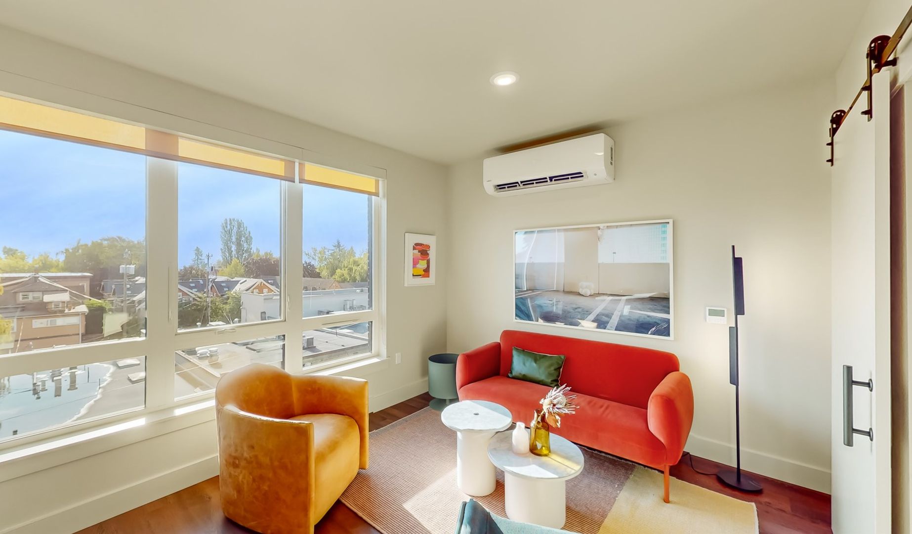 Seattle Apartment: 555 15th AVE E