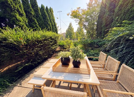 4 WEEKS FREE & 1000 L&L! 1 Bed + Spacious Den w/ Private Landscaped Terrace Perfect for Entertaining! – photo 1