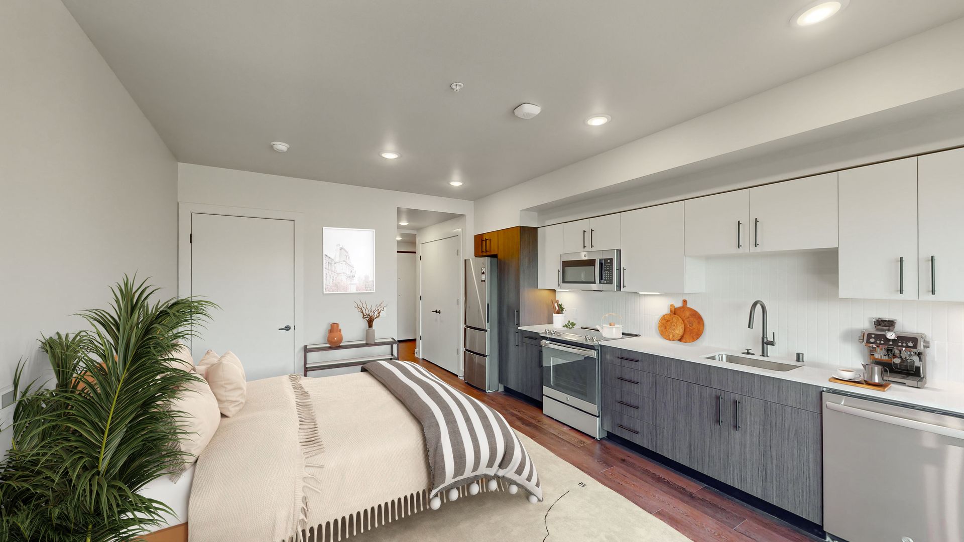 Seattle Apartment: 555 15th AVE E