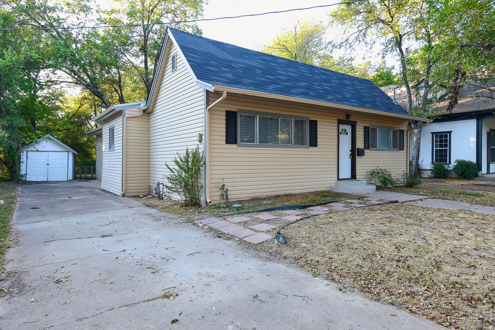 Commerce House: 1507 Bois D Arc