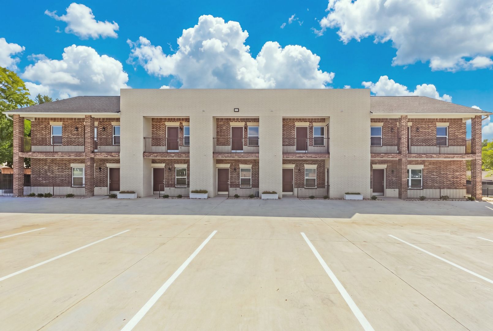 Commerce Apartment: 1906 Jackson St