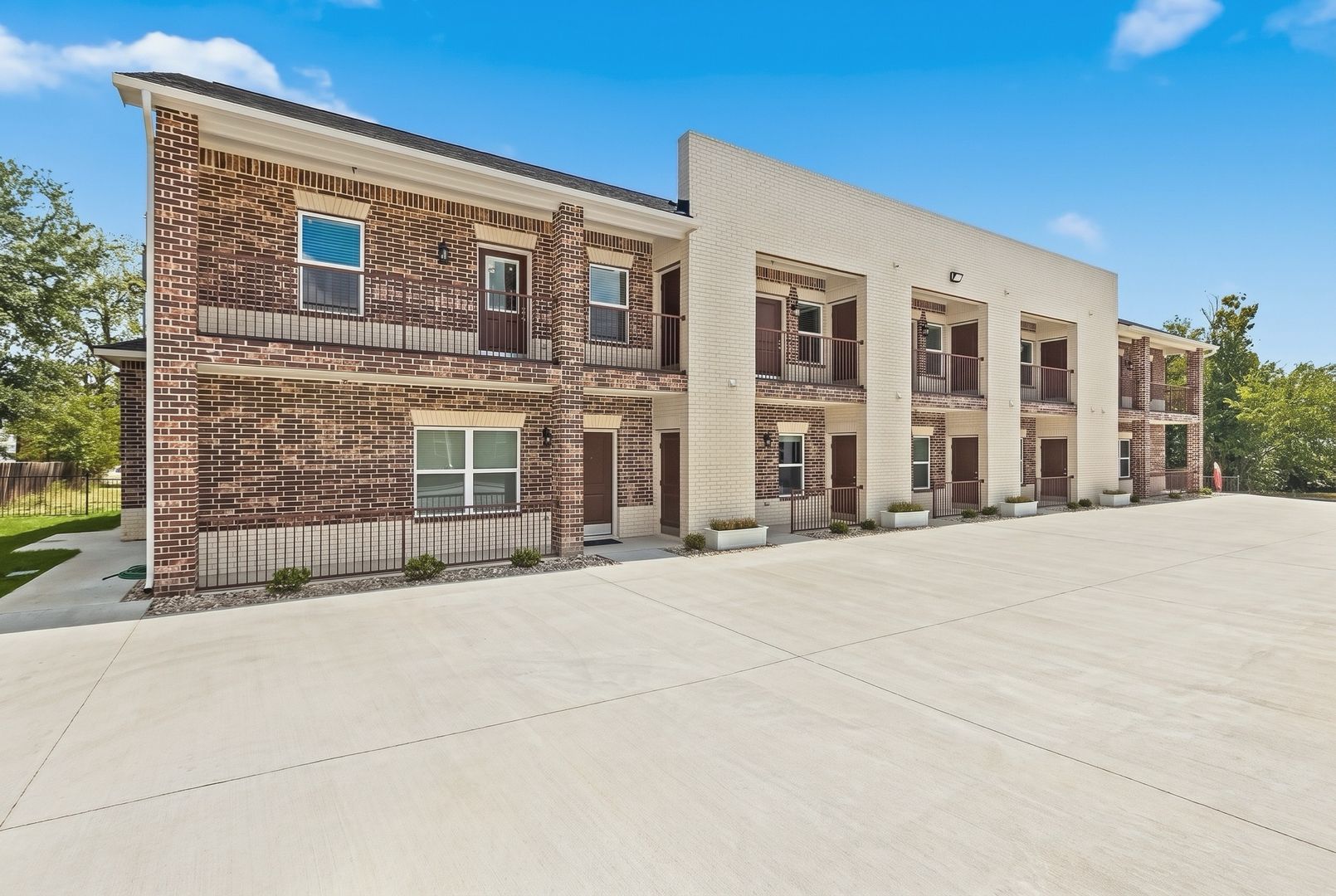 Commerce Apartment: 1906 Jackson St