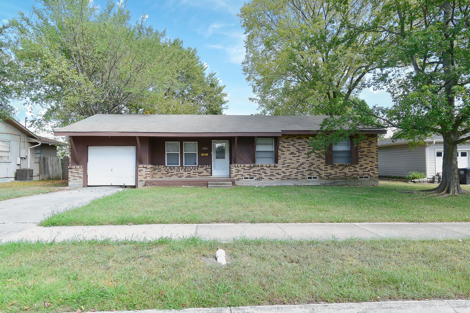 Greenville House: 1304 Skyline