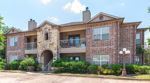 Beautiful and Spacious Apartments next to University! – photo 1