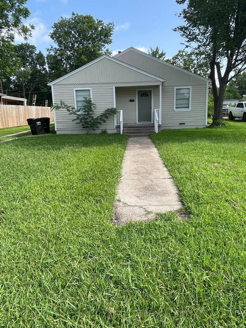 Greenville House: 550 Loraine