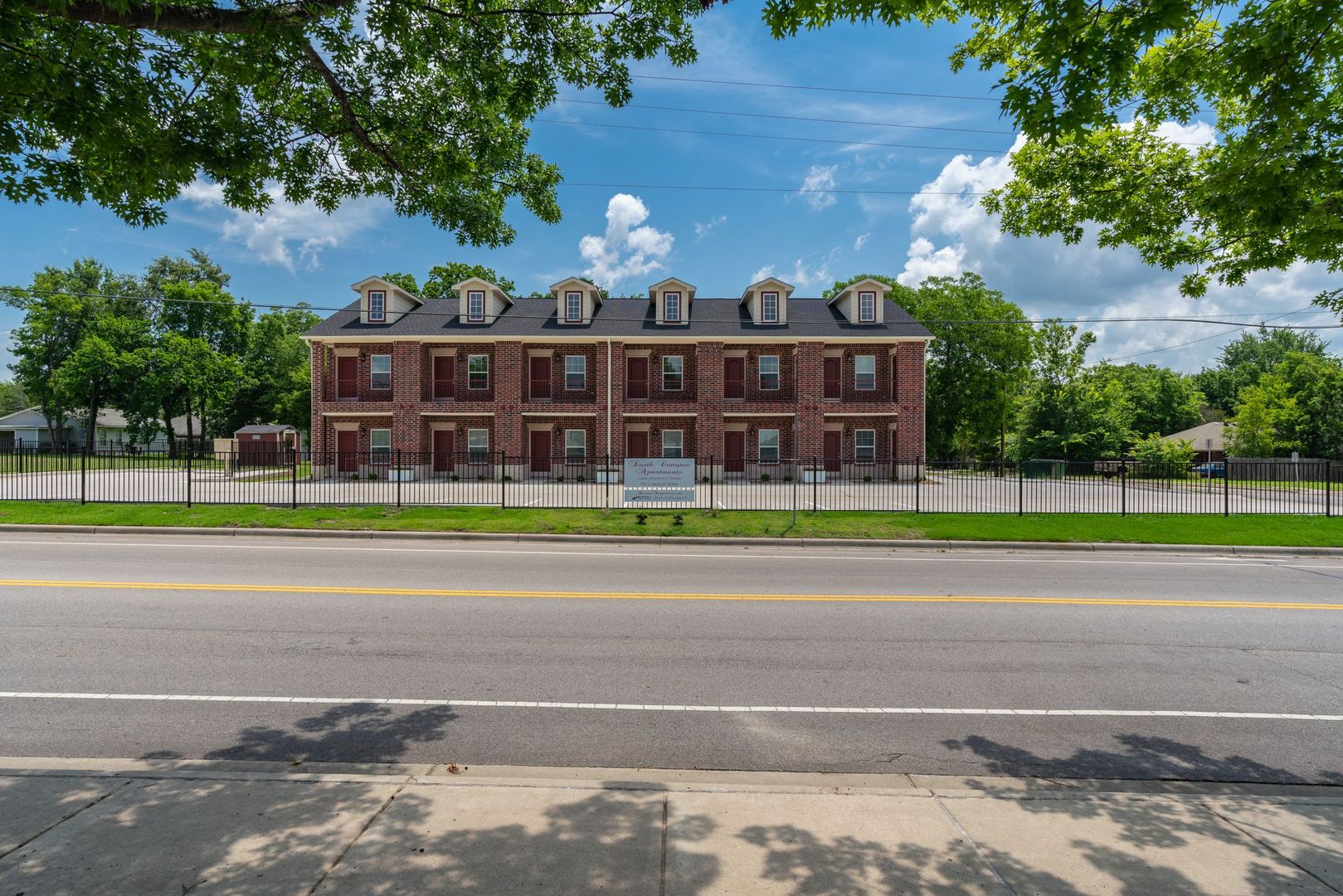 Commerce Apartment: 1912 Jackson