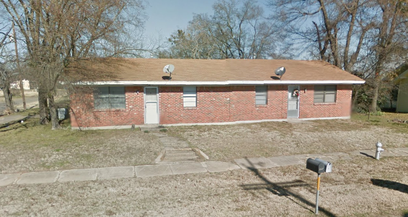 Cumby Apartment: 214 W Main