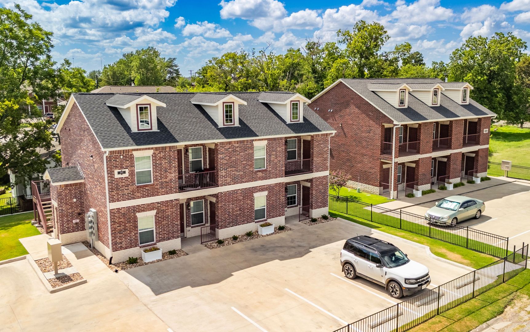 Commerce Apartment: 2407 Bois D Arc St