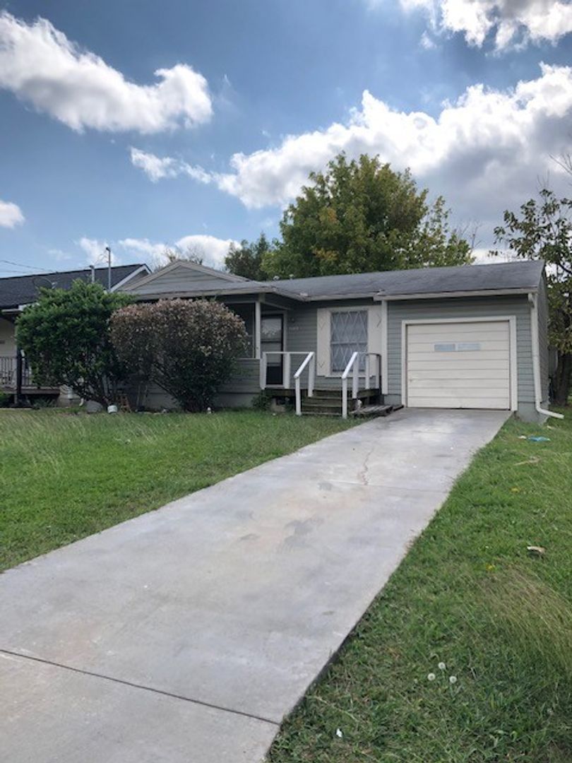Greenville House: 3103 Poplar Street
