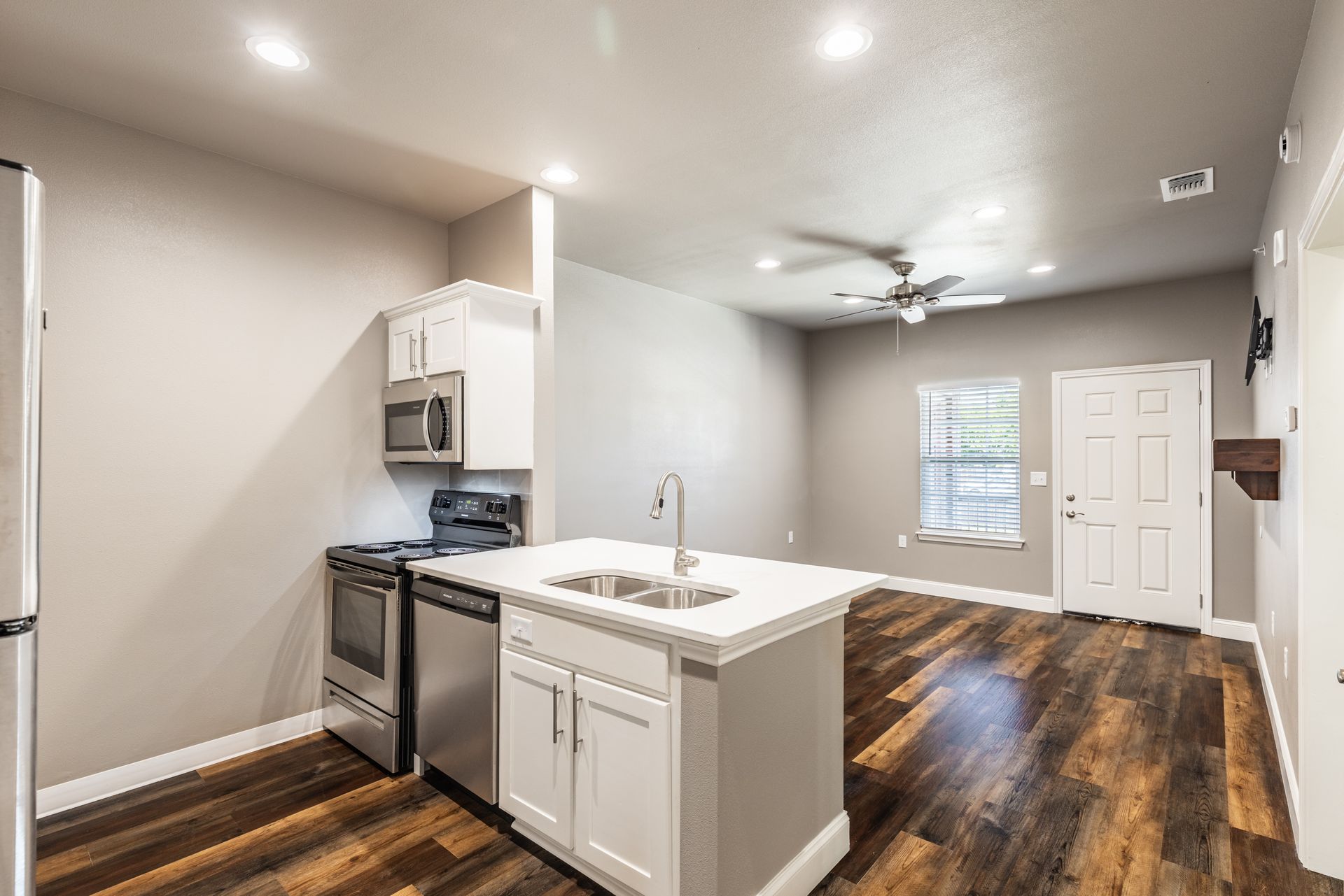 Commerce Apartment: 2409 Bois D Arc