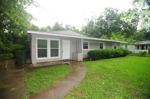 Large House on Quiet Street – photo 1