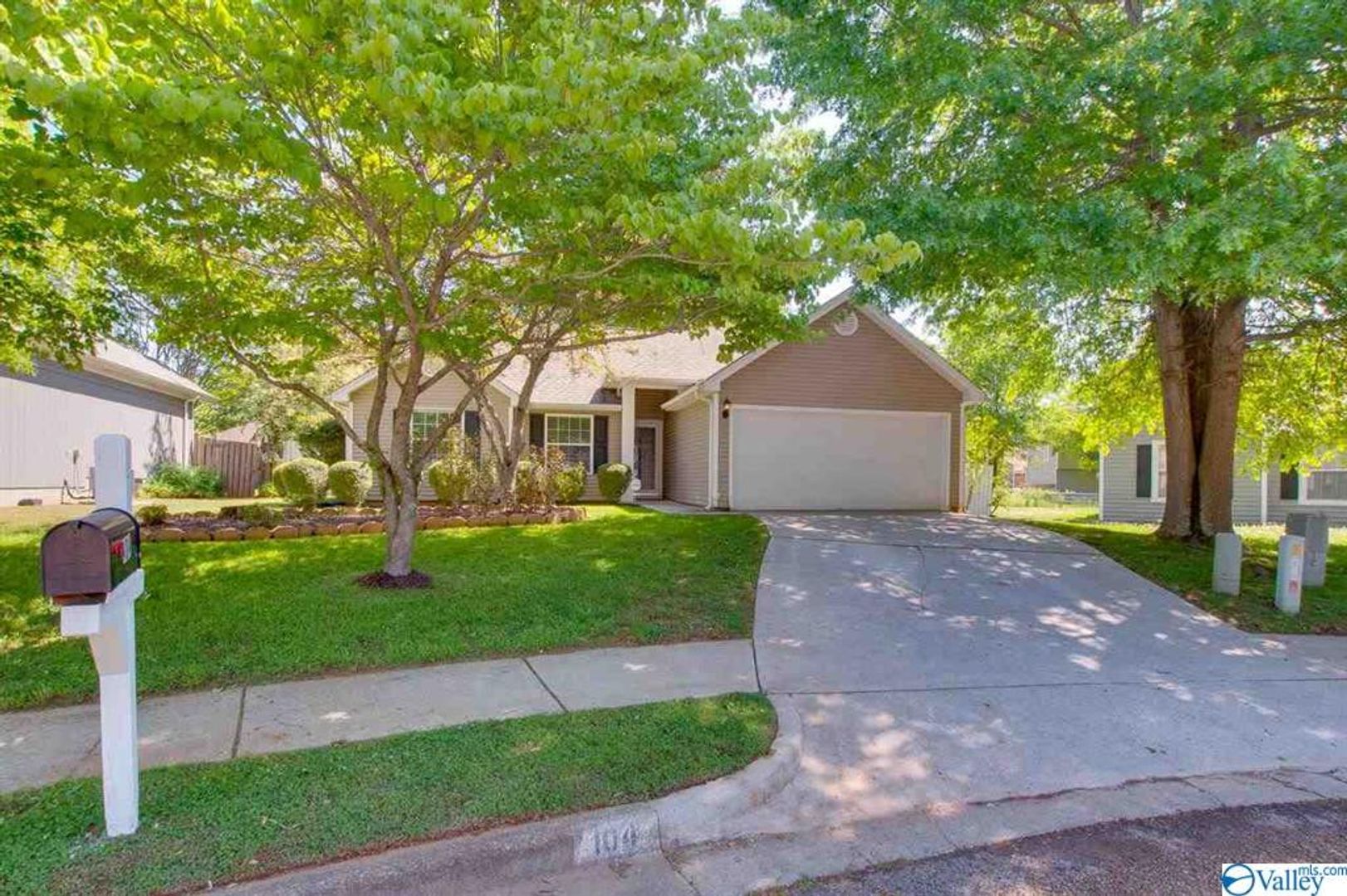 Madison House: 104 Postwood Court