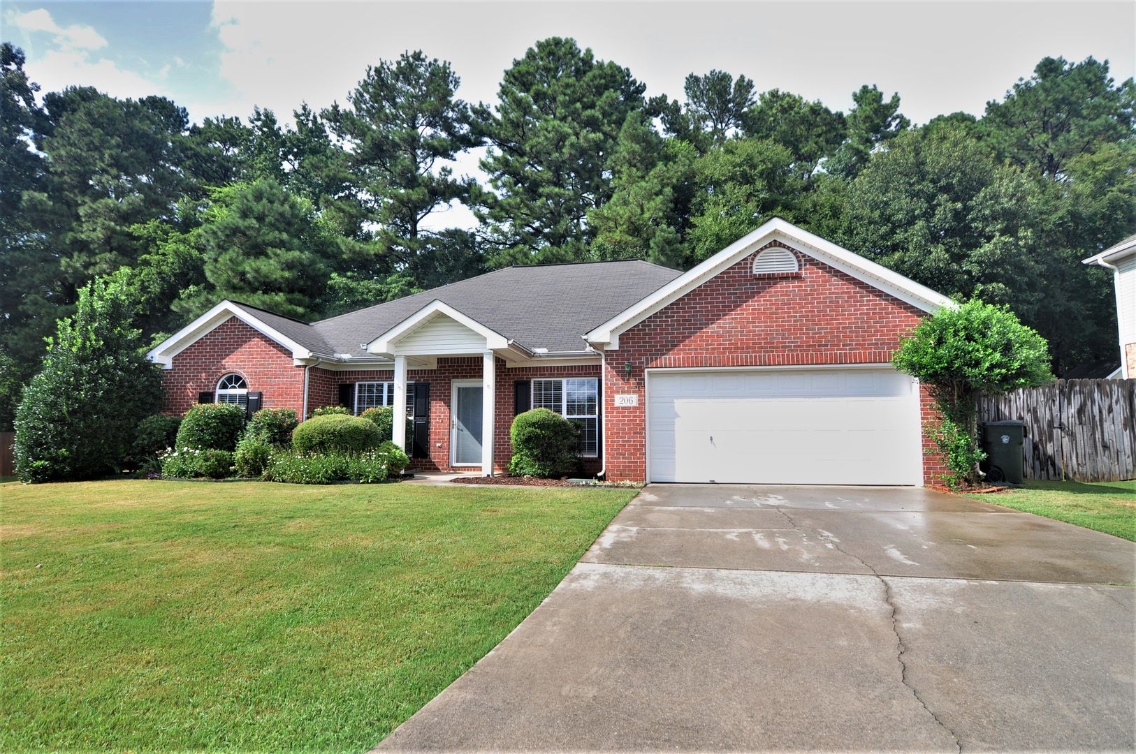 Madison House: 206 Horseshoe Bend North