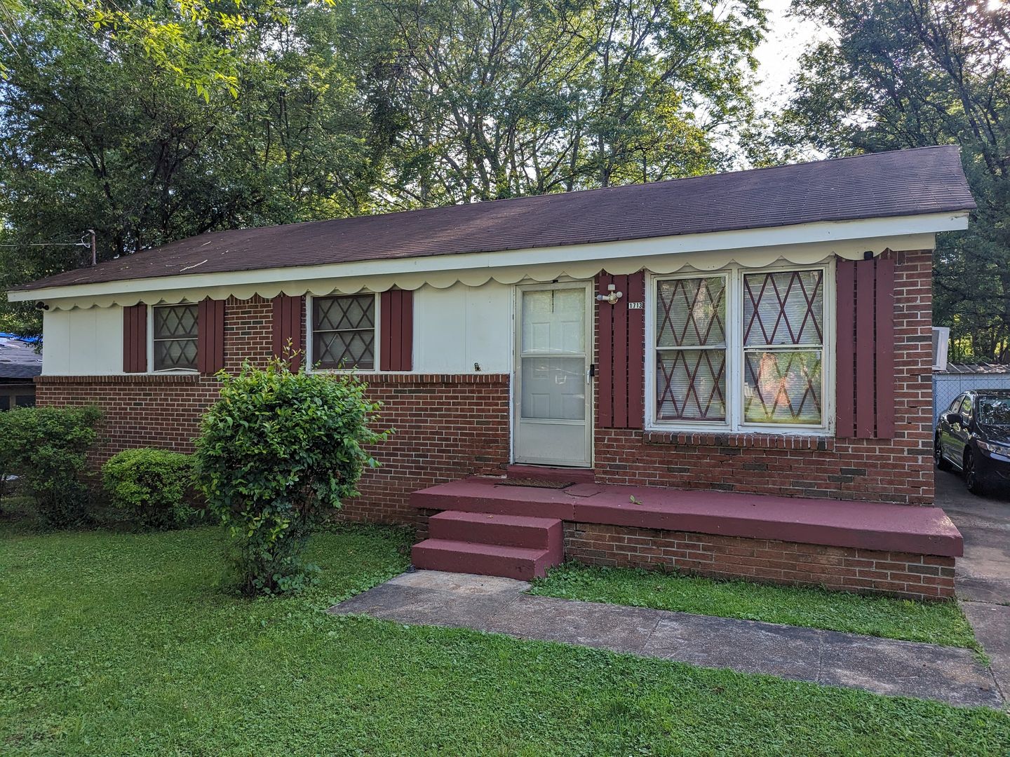 Huntsville House: 1713 Niblick Avenue