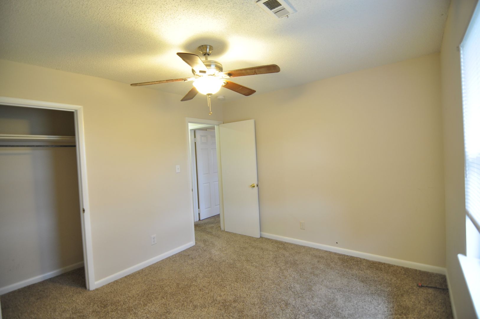 Owens Crossroads Apartment: 2979 Old Highway 431