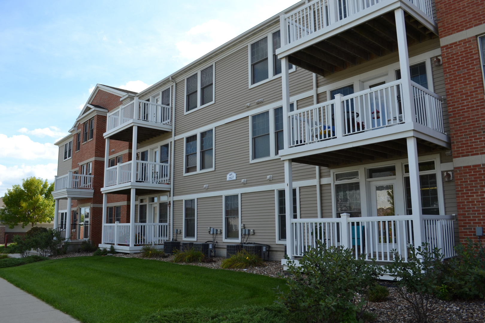 Ames Apartment: 2627 Kent
