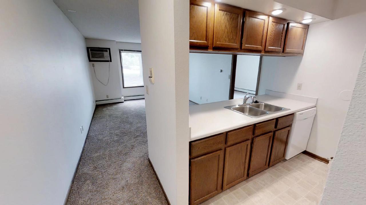 Ames Apartment: 227 Raphael