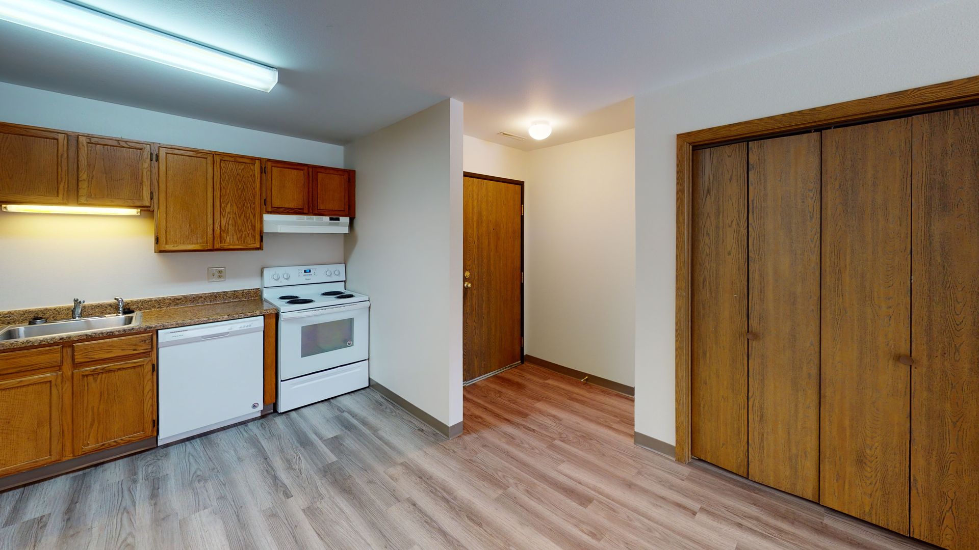 Ames Apartment: 908 Douglas Ave