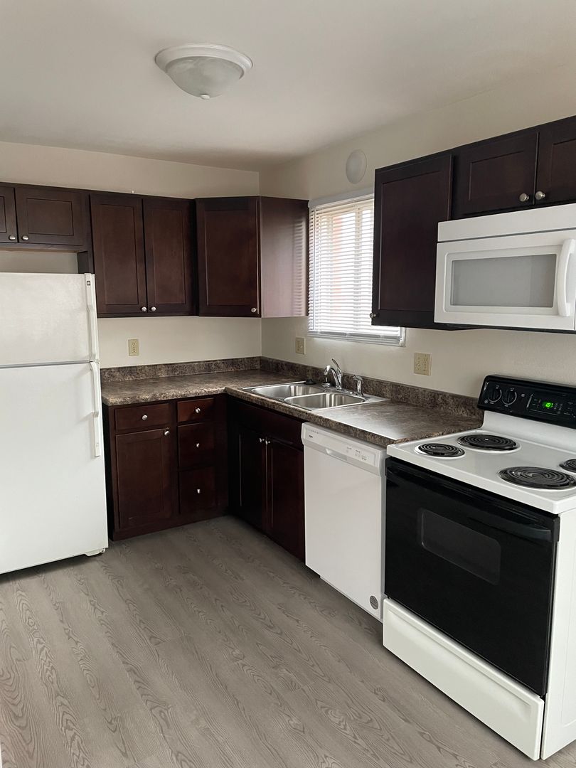 Ames Apartment: 806 24th