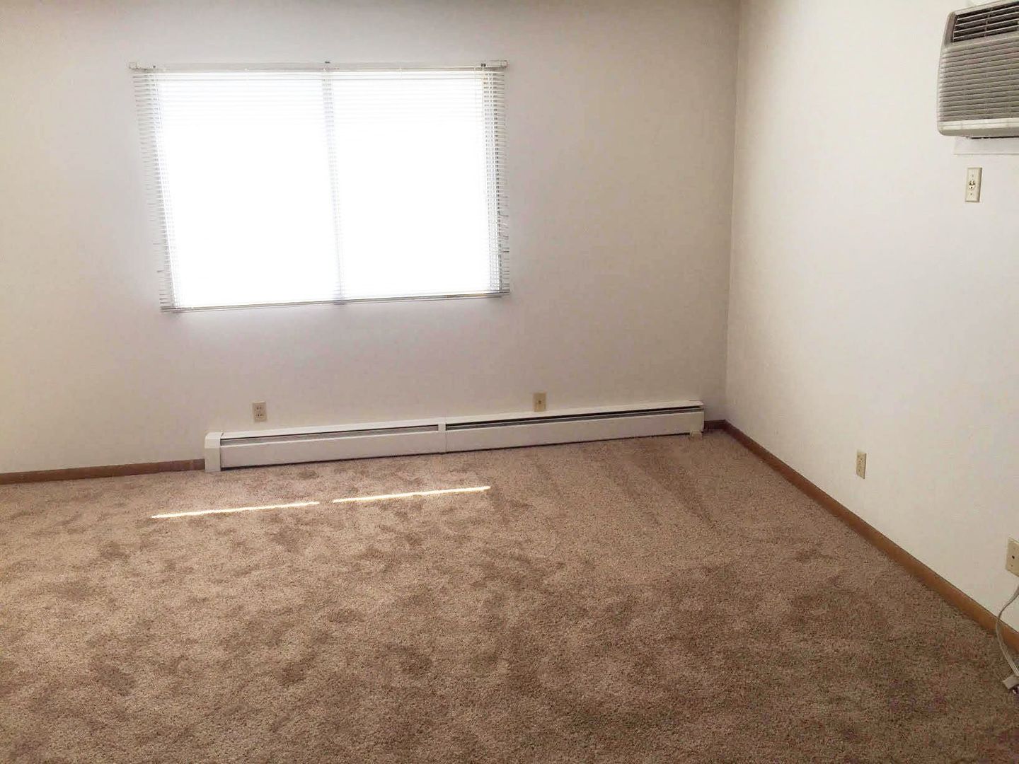 Ames Apartment: 806 24th
