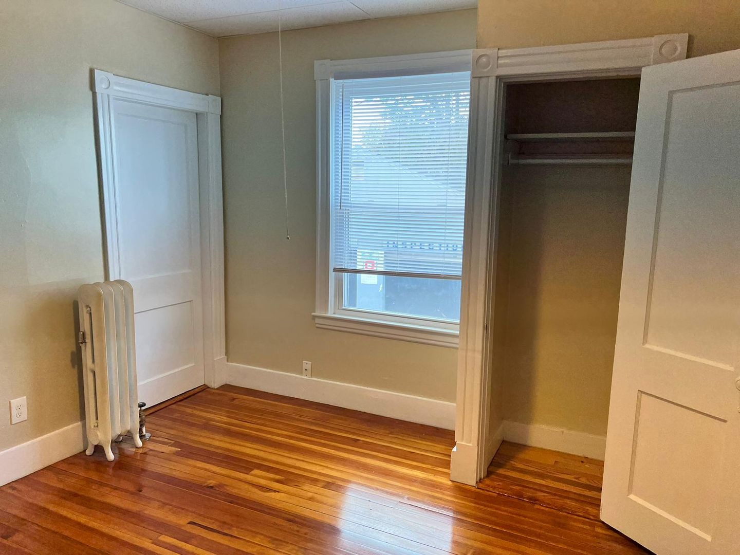Chicopee Apartment: 388 Broadway Street