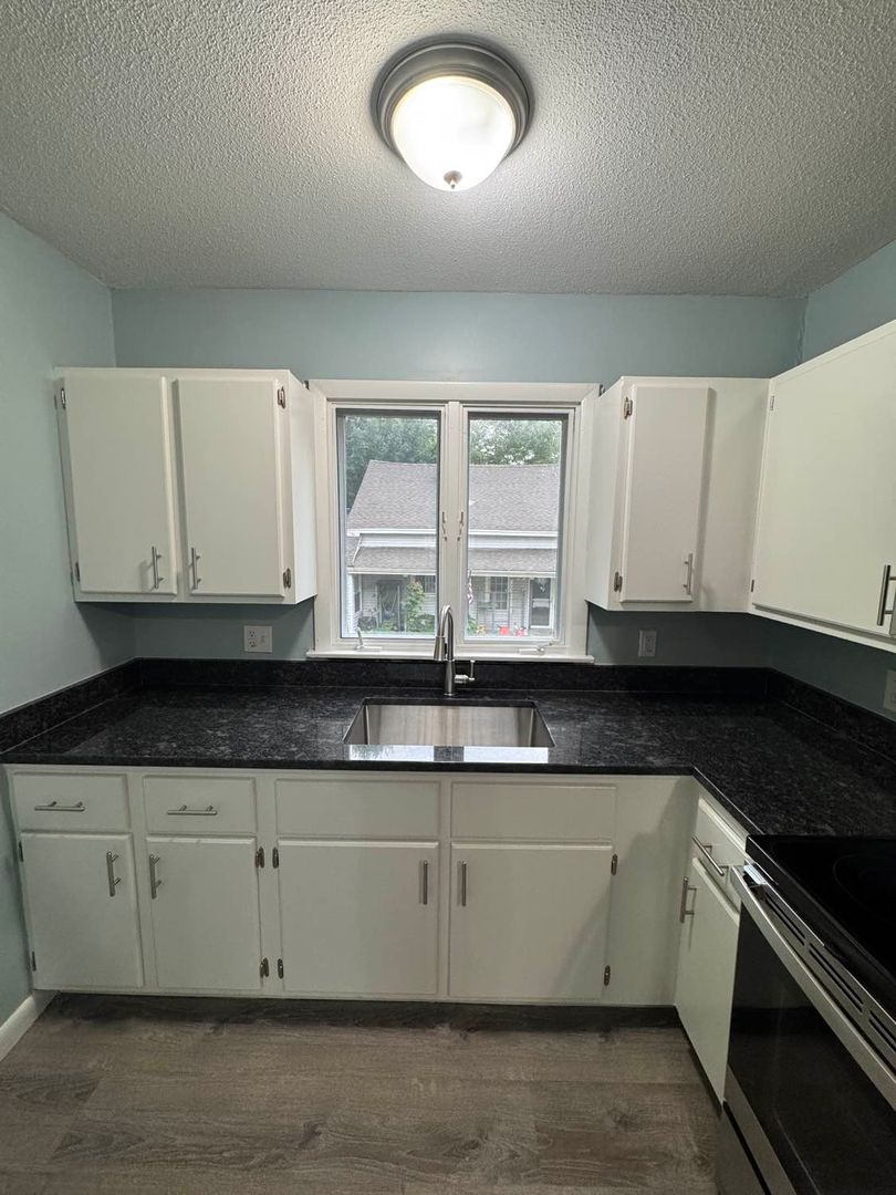 Russell Apartment: 15 River Street