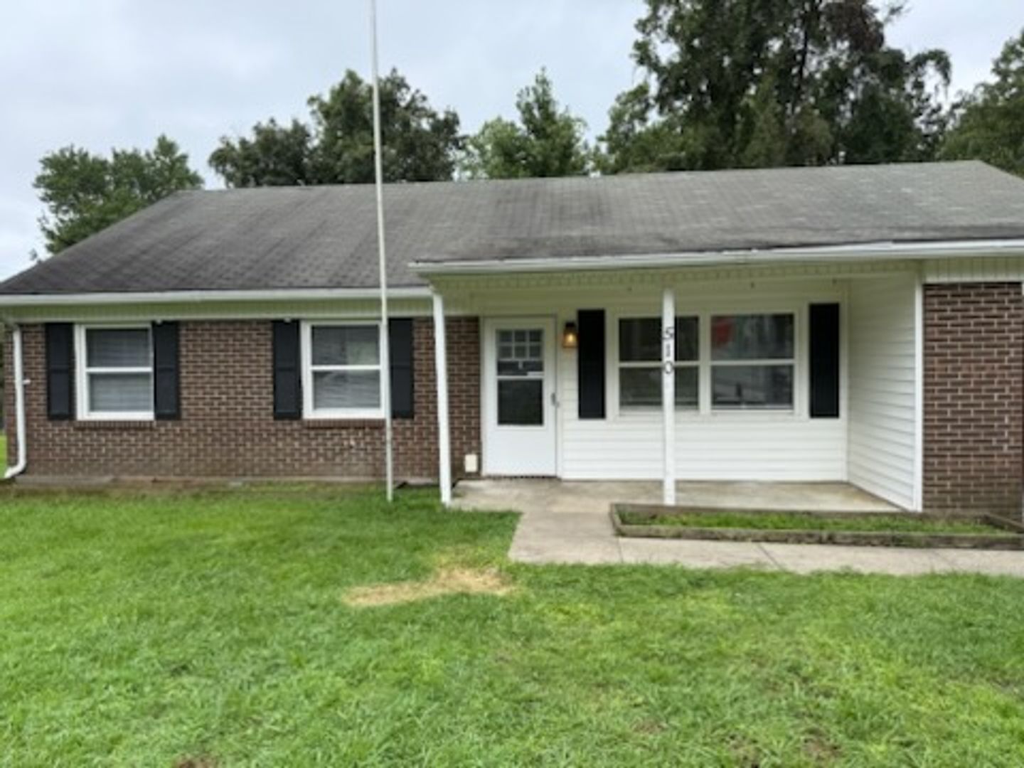 Jacksonville House: 510 Thyme Ct