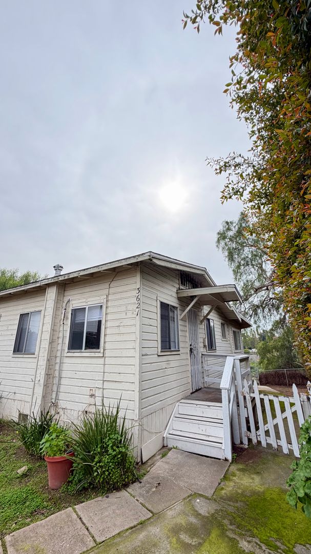 San Diego Apartment: 3621-3623 Eugene Place