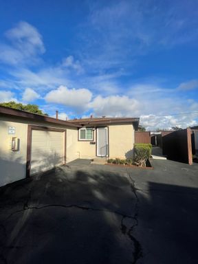 2BR/2BA DUPLEX – photo 1