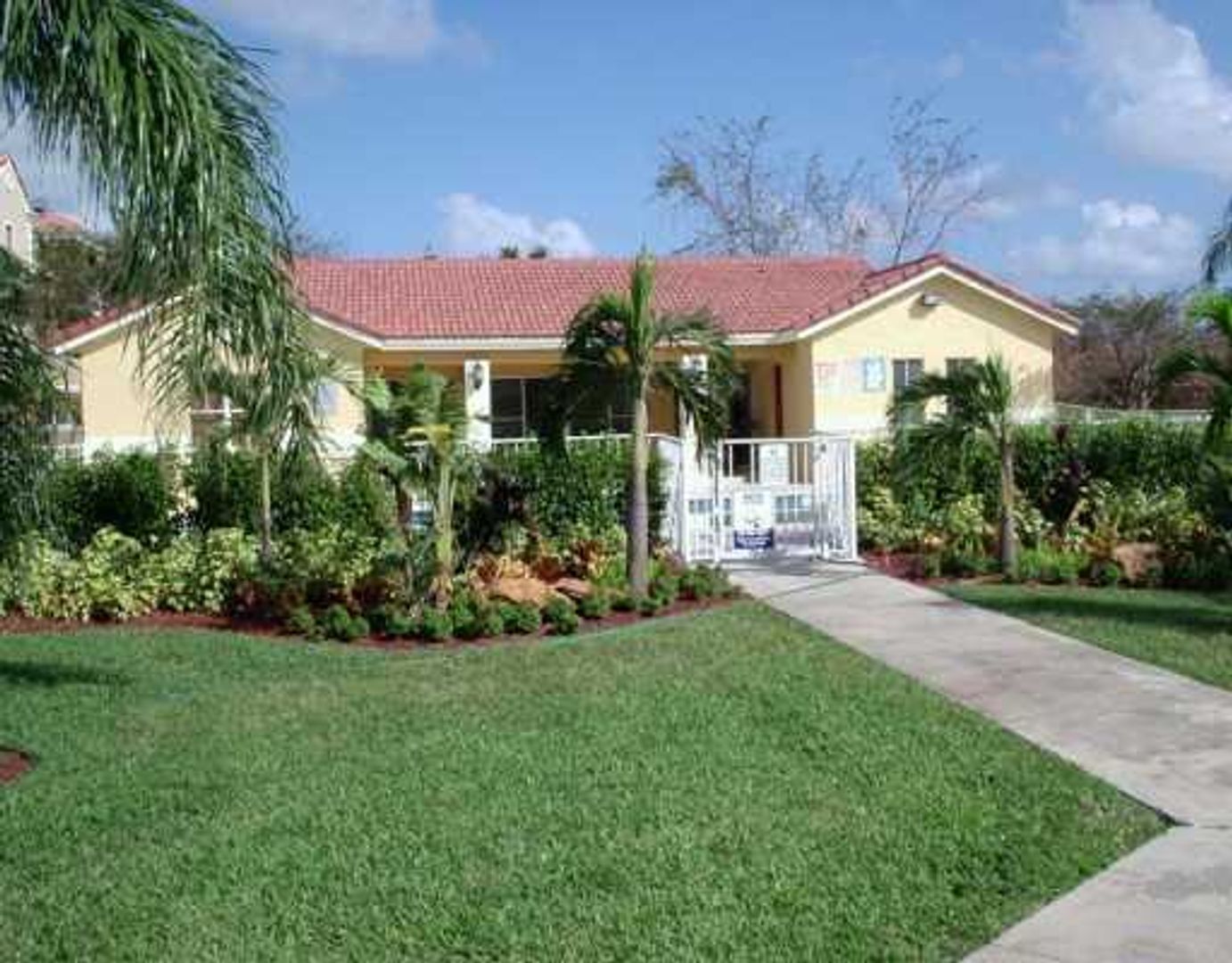 Sunrise Townhome: 3884 NW 90TH AVE UNIT 3884