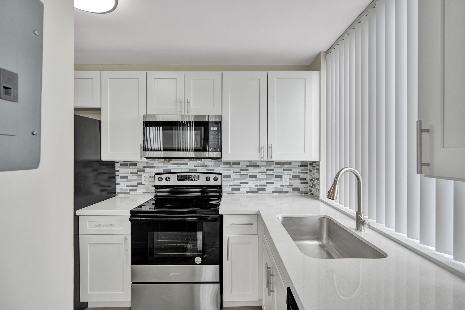 Lauderhill Apartment: 4222 Inverrary Blvd