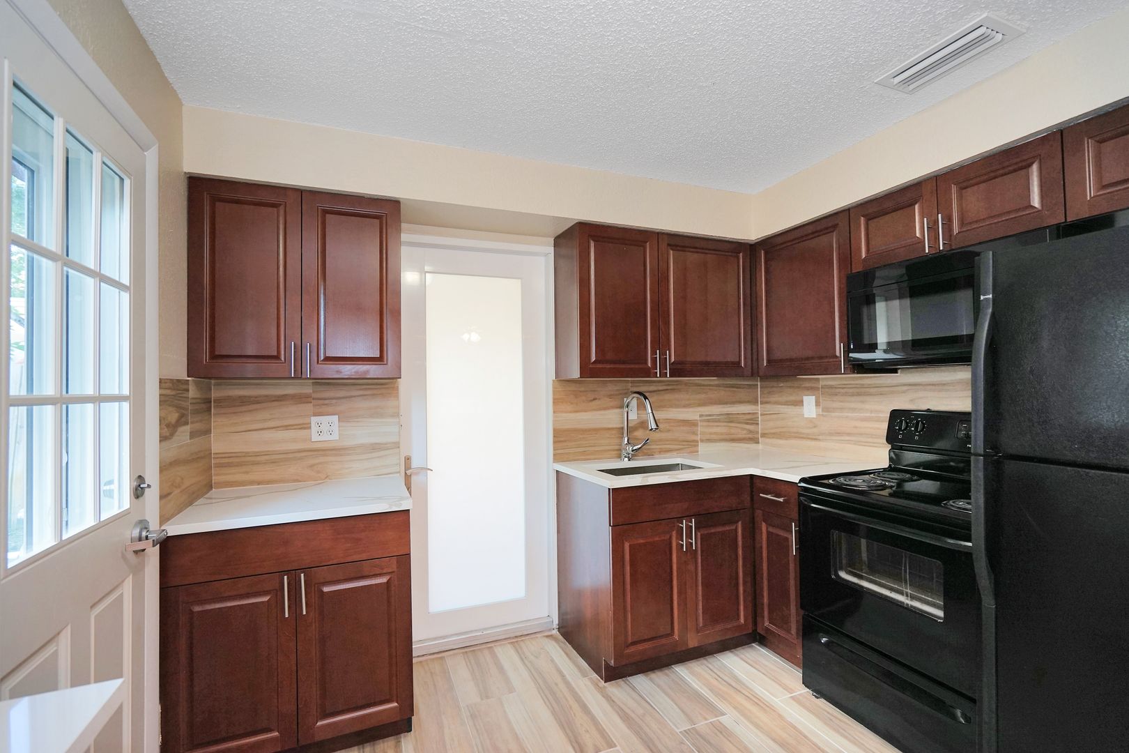 Dania Beach Apartment: 2716 SW 46 STREET #1-2