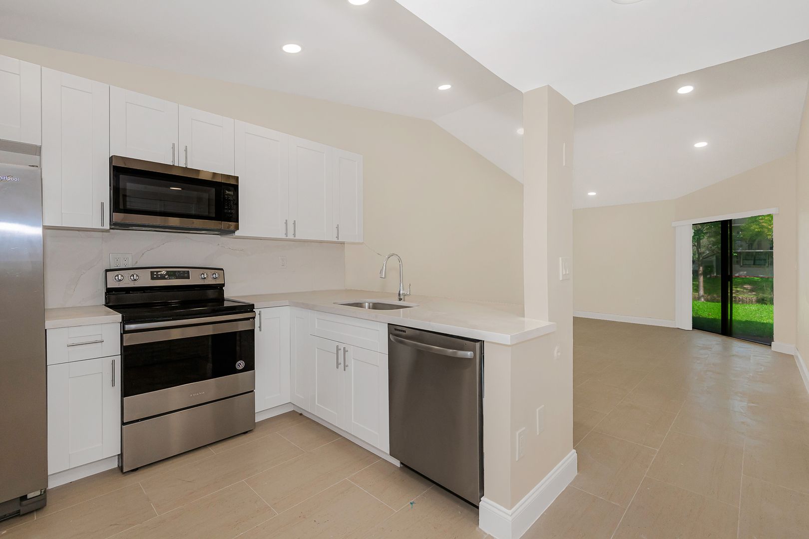 Sunrise Condo: 9951 Nob Hill Place