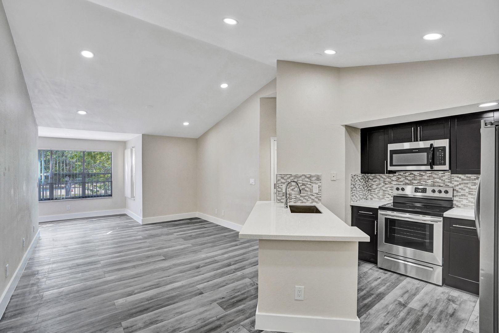 Sunrise Condo: 595 VISTA ISLES DRIVE # 1925