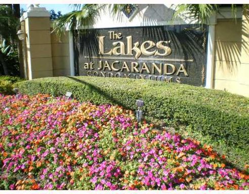 2 Bed, 2 Bath 1st Floor Condo with Garden Views in Lakes of Jacaranda, Plantation – photo 1