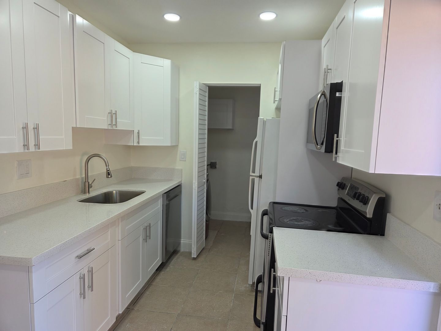 Hollywood House: 700 N 70 AVENUE