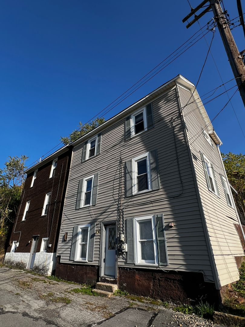 1111 Locust St , Johnstown, PA 15909