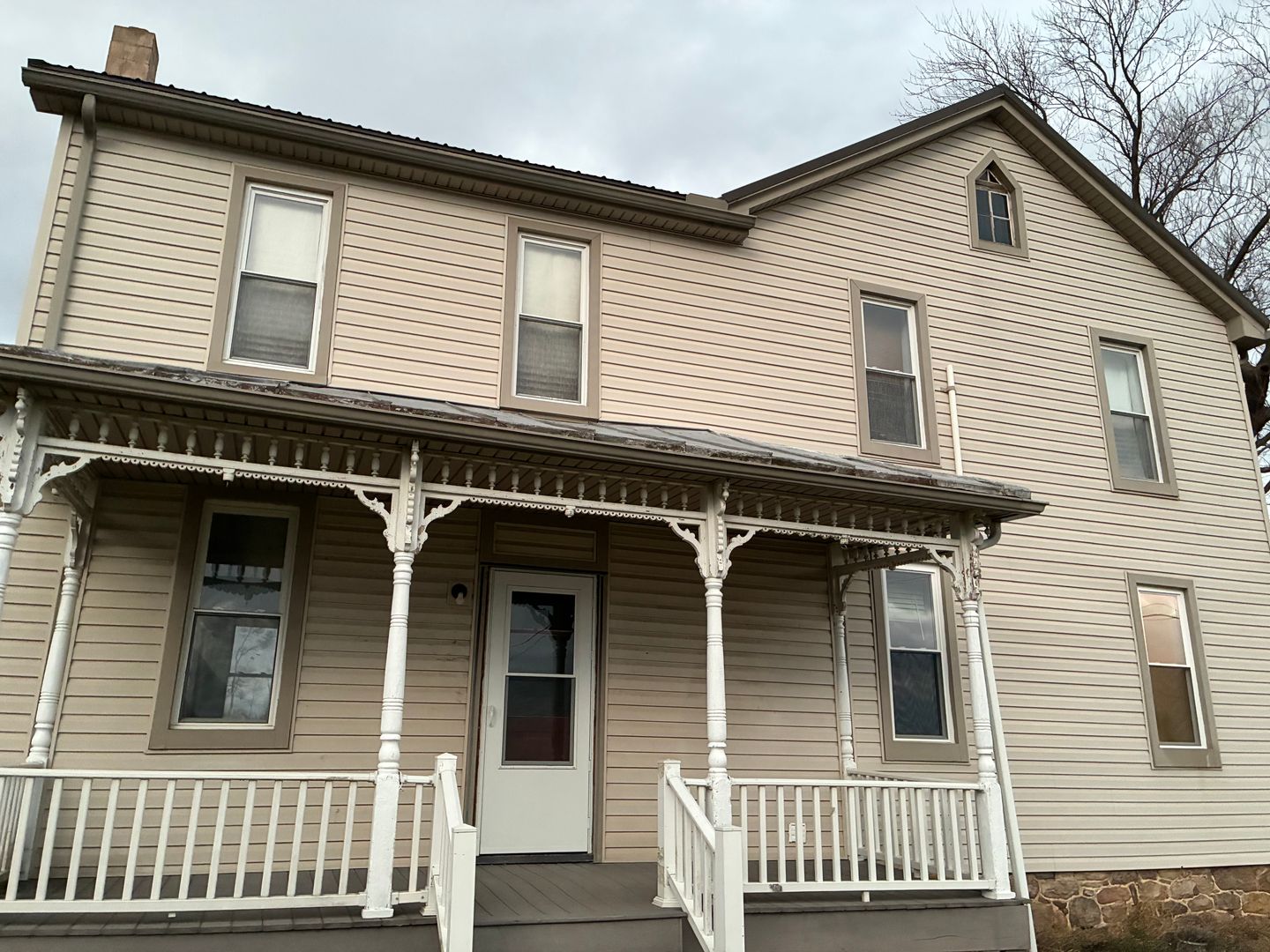 Newburg House: 14737 West Creek Rd