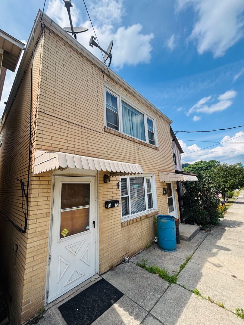 1273 Main St
