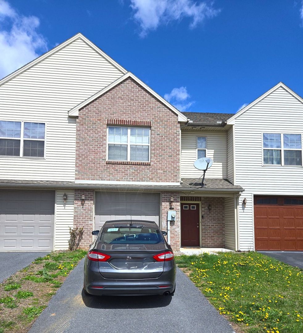 Chambersburg Townhome: 222 Merriweather Dr