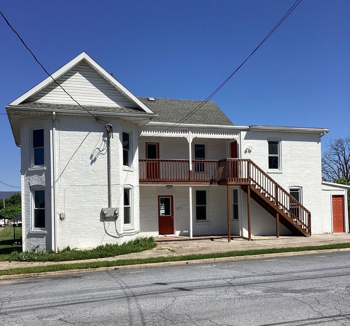 Chambersburg Apartment: 602 N Franklin St