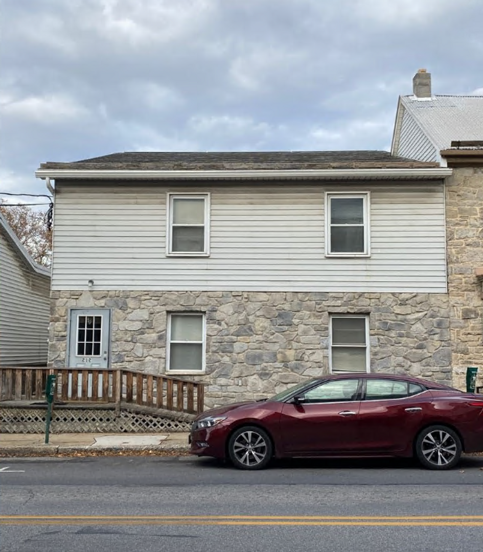 McConnellsburg Apartment: 212 Lincoln Way East