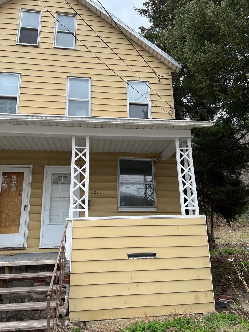 Johnstown Apartment: 1045-1047 Sunday St