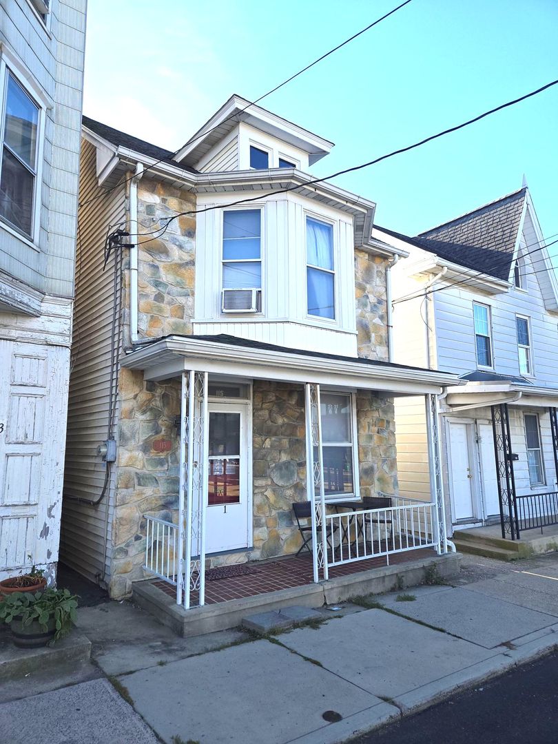 Waynesboro Apartment: 115 S Potomac St